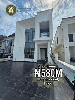 Newly Built Deluxe 5 Bedroom Fully Detached Triplex with a Swimming Pool