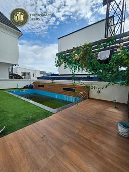 Newly Built Deluxe 5 Bedroom Fully Detached Triplex with a Swimming Pool
