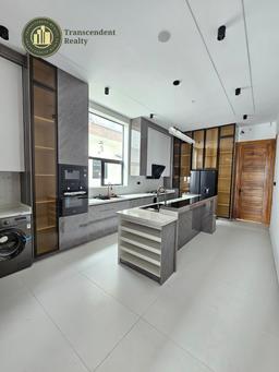 Newly Built Contemporary 5 Bedroom Fully Detached Triplex with a Swimming Pool