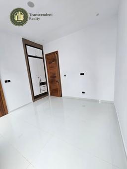 Newly Built Contemporary 5 Bedroom Fully Detached Triplex with a Swimming Pool