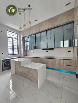 Newly Built Contemporary 5 Bedroom Fully Detached Triplex with a Swimming Pool