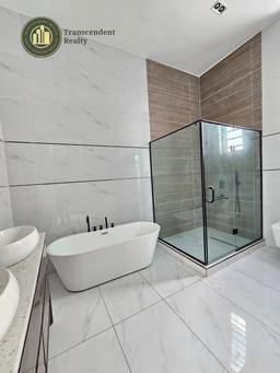 Newly Built Contemporary 5 Bedroom Fully Detached Triplex with a Swimming Pool