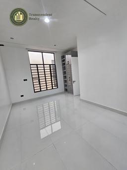 Newly Built Deluxe 5 Bedroom Fully Detached Duplex
