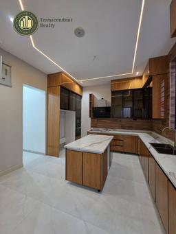 Newly Built Deluxe 5 Bedroom Fully Detached Triplex