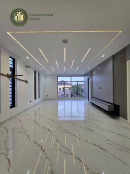 Newly Built Deluxe 5 Bedroom Fully Detached Triplex