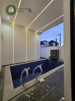 Newly Built Deluxe 5 Bedroom Fully Detached Triplex